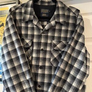 Pendleton Men's Black and Gray